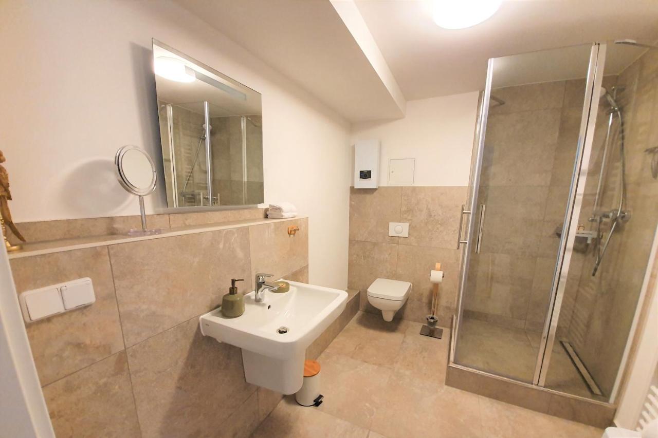 Pb Ferienwohnungen - Fewo 1 - Stilvoll Eingerichtetes Apartment Im Herzen Senftenbergs Kültér fotó